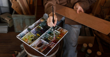 A warm rustic living space featuring natural wood furniture, earthy tones, textured fabrics, and a calm, inviting atmosphere inspired by 2026 design trends.